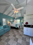 Waterfront Cottage Dockside Patio Jeep SUV Kayak SUP Bike Boat Beaches Jet Ski