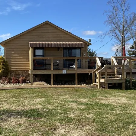 Lake front cabin on main channel Douglass Lake Great for families