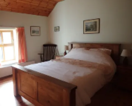 SPECIAL WEEKLY DISCOUNTS! Traditional stone cottage in beautiful West Kerry