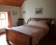 SPECIAL WEEKLY DISCOUNTS! Traditional stone cottage in beautiful West Kerry