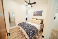 Remote 2-bedroom house in beautiful Flagstaff with AC 카치나 피크스 와일더네스 주변 호텔
