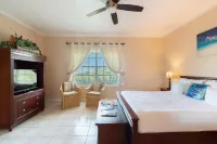 Oceanview-1Bedroom-1 Bathroom-1300 sqft condo. Short walk to Grace Bay Beach.