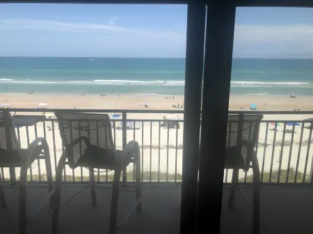 Oceanfront  Sandcastle Condo, South #506 Отели в г. Понс-Инлет