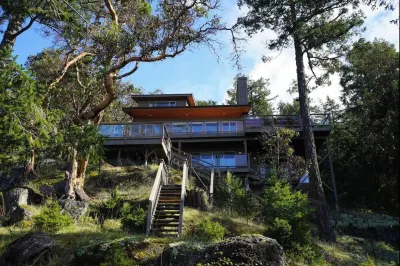 SaliHaven: Oceanfront 4Bedrooms 5Beds 3.5Bath Hotels near Swartz Bay Terminal