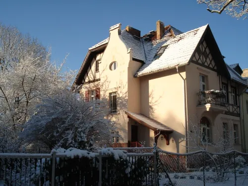 Charming apartment in Tudor style mansion (only 15 minutes to Prenzlauer Berg)