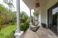 Arenal White Bliss Villa Hotels near Butterfly Conservatory
