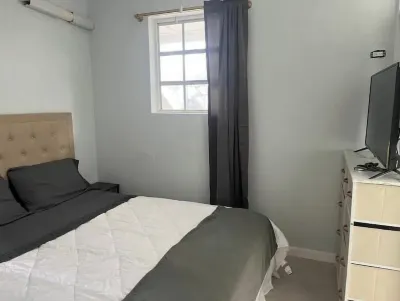 LUX 3 - Cozy 1-bed 1bath w/ WiFi, AC in a beautiful neighborhood in Nassau city Hotels in 