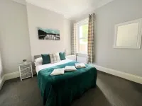 Bournemouth Holiday Home - short walk to beach Hotels near Royal Arcade
