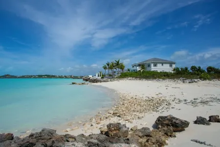 NEWLY REMODELED Luxury Turtle Tail Villa w/ Private Beach!