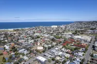 Entire unit in Newcastle: family friendly, free parking, walk to beach and shops Hotels in The Junction