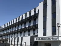 Hotel Crownhills Goi