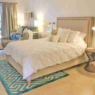 Spacious Beach Suite - Minutes from Grace Bay Rooms