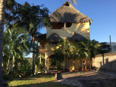 Beautiful Tropical House with Ocean VIEWS!