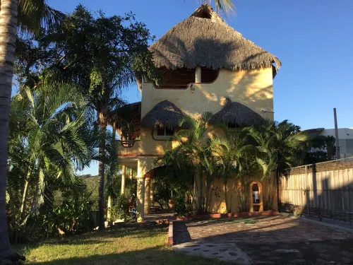 Beautiful Tropical House with Ocean VIEWS!