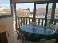 Apartment in quiet residence near the sea