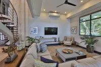 Beachfront Modern Luxe Villa Steps from the Sand! Hotels in Esterillos Este