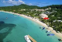 $3,000,000 Luxury Beach Front (4) Bedrooms Condo famous West Bay Beach Sleeps 8