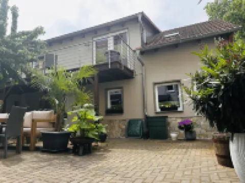 Idyllic vacation home in Jena 5 minutes walk to the center directly on the Saale