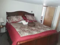 Second Story Hideaway - Holiday Apartments
