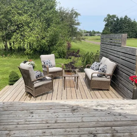 Homestead 1810 - beautiful farmhouse suite minutes from Charlottetown