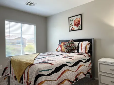 Relaxing Vegas Home Away From Strip Отели рядом с достопримечательностью «Парк Кларк Уэтлендс»