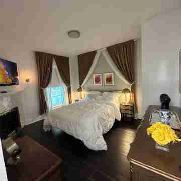 Perfect for family/corporate, Strategic location, 2mi Yale, 2.8 mi Airport, Rooms