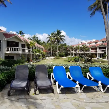 Beach front condo! Best spot to kite!! Beach lovers paradise! Nanny Estates