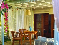 Le Ravenale Romantic bungalow with private Jacuzzi just a stone's throw from the sea