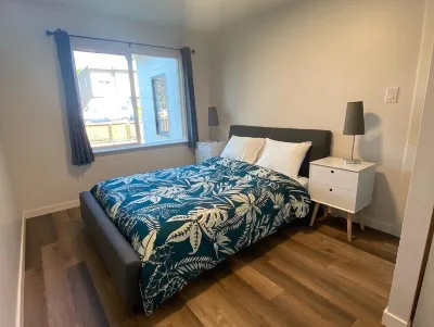 Heart of Downtown - Cottage Home - 10 min walk to the beach - Pet Friendly