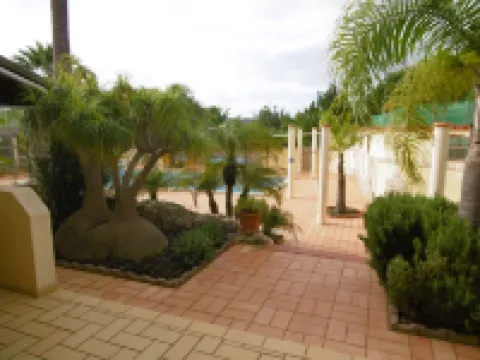 Bungalow with apartment in a quiet location and large pool