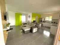 Évasion Tropicale : Villa de Rêve Avec Piscine Hotel a Petit-Bourg