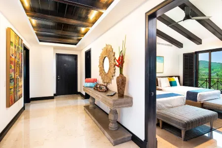 NEW Luxury Ocean View PH, Golf Cart w/ Premier Golf + Housekeeper/ cook