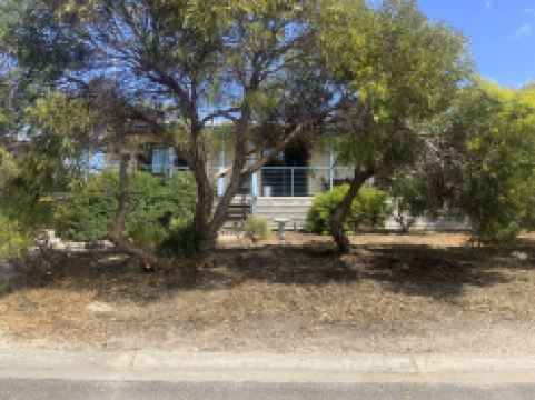 Melaleuca Retreat Marion Bay at the edge of Innes.