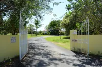 WESTERLEE  3 bedroom  2 bathroom with POOL Hotels in Mount Standfast