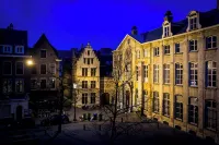 A place - Vrijdagmarkt 1 Hotels in Haringrode