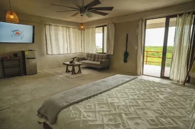LaFamilia Casa and Suites
