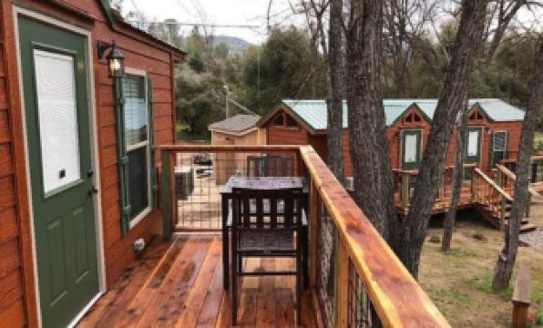 Queen's Inn by the River