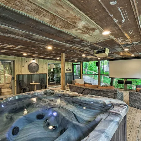 Hiawassee Getaway w/ Hot Tub, Deck & Lake Access!
