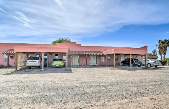 平靜的埃洛伊公寓附帶綠洲庭院！