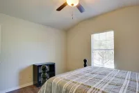 4 Mi to Tpc San Antonio: Cozy Getaway w/ Deck!