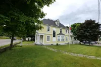 Le Griffon Hotels in Shediac