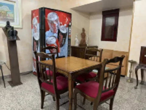 Hostal Juan XXIII サン・セバスティアン・デ・ロス・レイエスのホテル