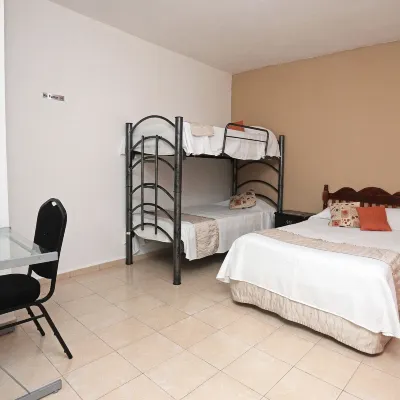 Casa de Ana - Habitación Privada Hôtels à proximité de : Stade Toro Valenzuela