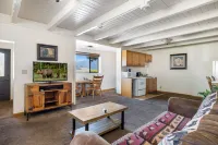 Elk Refuge Inn - balcony