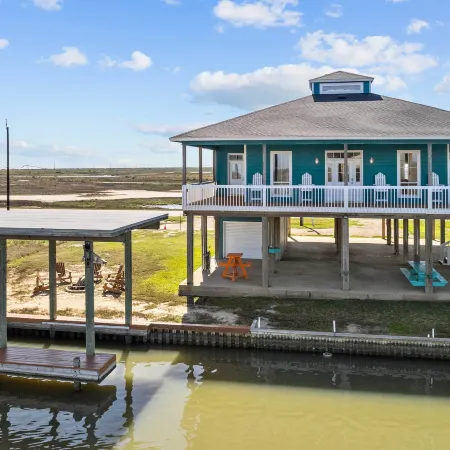 Boat Dock Access: Waterfront Freeport Home!