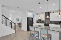 475 Strand Dr - spa