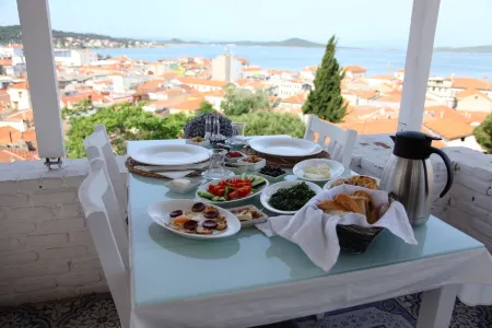 Cesmeli HAN Отели в г. Айвалык