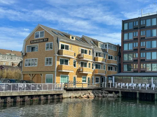 Harborside Inn فنادق في نيوبورت