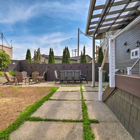 Renovated North Bend Cottage Near Eateries!