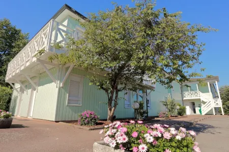 Fasthotel Artigues Отели в г. Помпиньяк